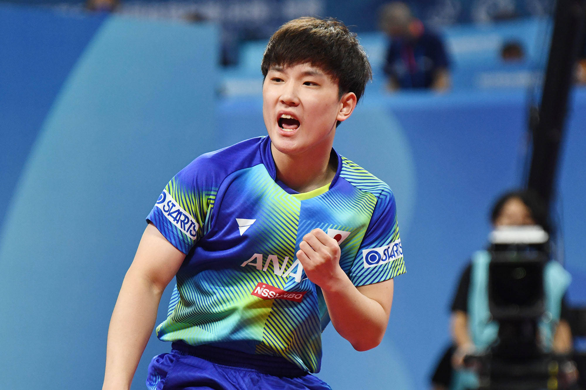 一名受到高 一名受到高